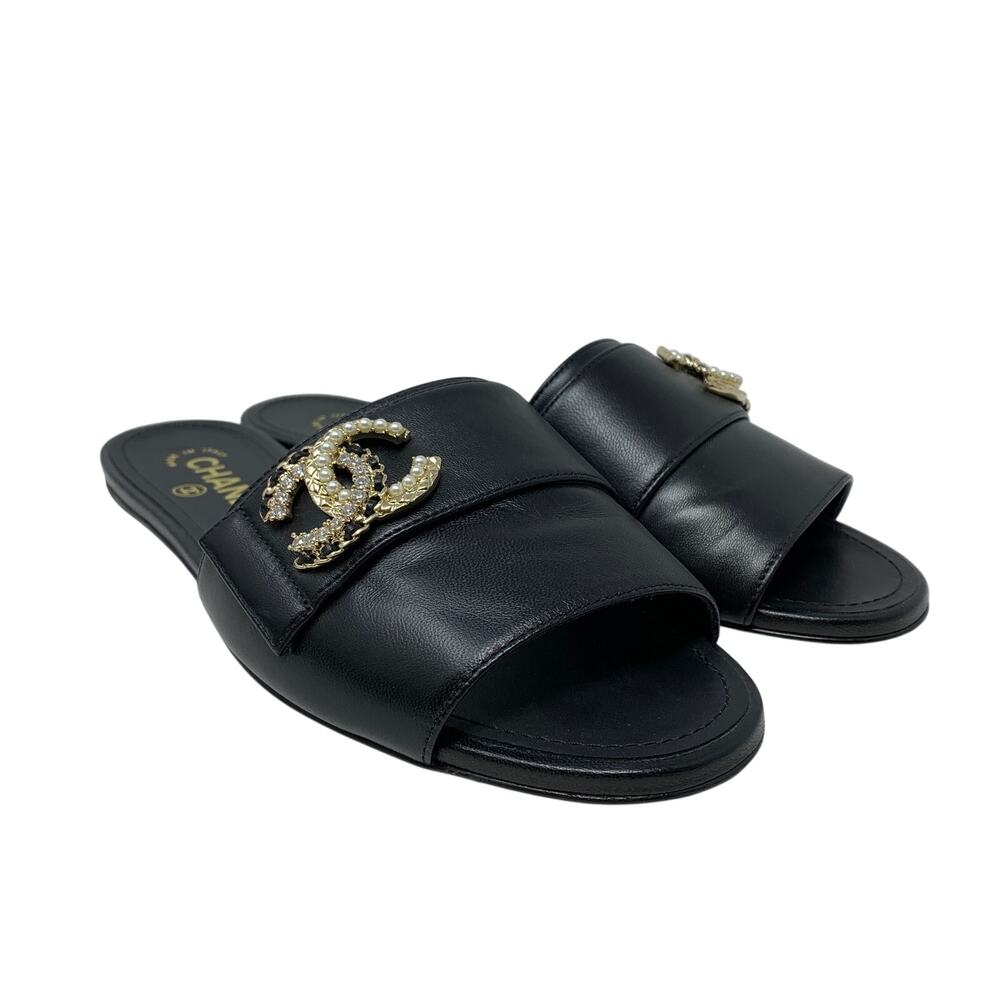 Chanel CC Pearl Logo Leather Mule Sandals Black Size 38 US 7.5 New With Box - Picture 2 of 11